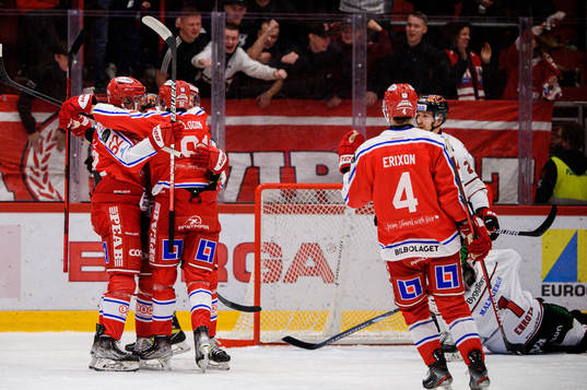 Timrås spelare jublar