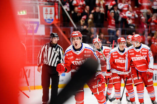 Timrås Viktor Lodin jublar