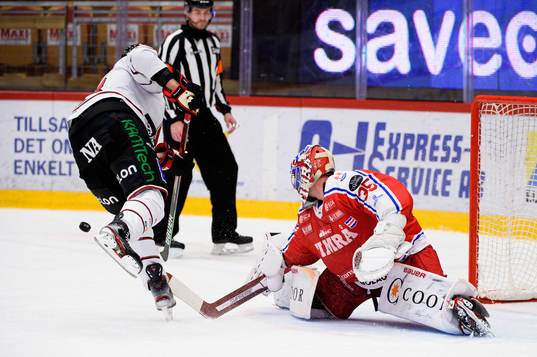 Örebros Rodrigo Abols missar straff mot Timrås målvakt