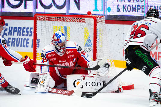 Timrås målvakt Sami Rajaniemi och Örebros Robin Kovacs