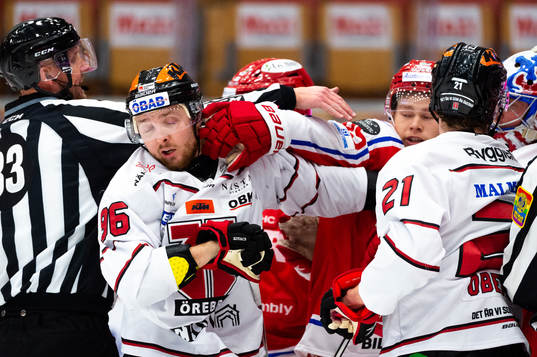 Örebros Robin Kovacs och Timrås Filip Westerlund