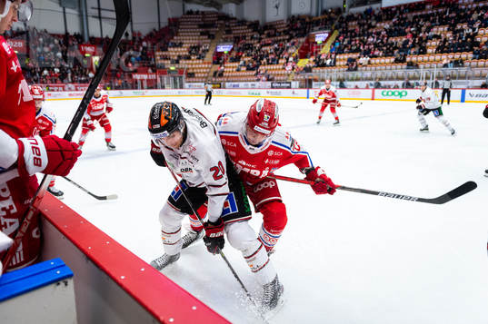 Örebros Miikka Salomäki och Timrås Morten Madsen