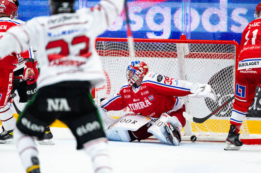 Timrås målvakt Sami Rajaniemi släpper in 2-2