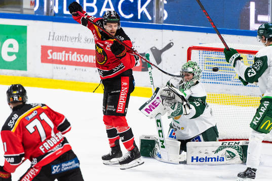 Luleås Linus Omark (ej i bild) sätter 1-0, Brendan