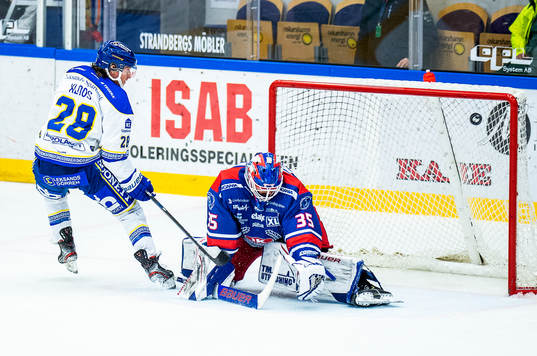 Leksands Justin Kloos gör 1-2 bakom Oskarshamns målvakt