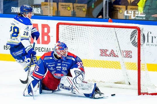 Leksands Justin Kloos gör 1-2 bakom Oskarshamns målvakt