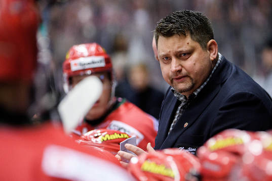 Modos tränare Mattias Karlin