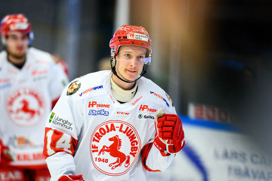 Troja-Ljungbys  Oscar Öhman jublar
