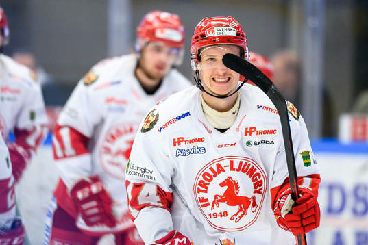 Troja-Ljungbys  Oscar Öhman jublar