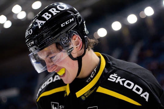 s Sebastian Falk har ont