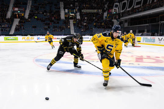 s Oscar Nord och Södertäljes Emil Alba