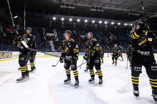 s Filip Bratt och Fredric Weigel jublar