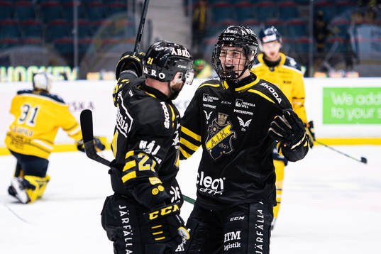 s Christian Sandberg och Dalibor Dvorsky jublar