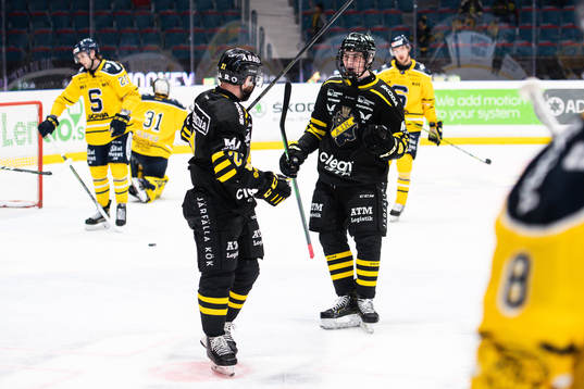 s Christian Sandberg och Dalibor Dvorsky jublar