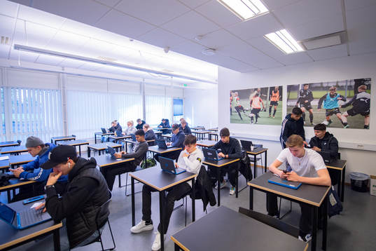 Malmö Idrottsgymnasium och spelare i Malmö FFs P19 lag