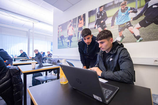 Adrian Neziri och kompisen Ahmed Saadradi (som ej spelar i