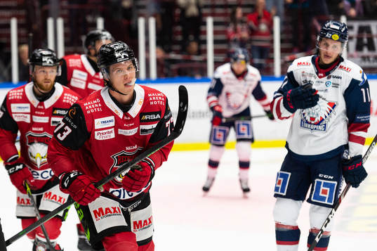 Malmö Redhawks Adam Ollas Mattsson jublar