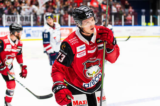 Malmö Redhawks Adam Ollas Mattsson jublar