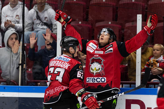 Malmö Redhawks Eric Engstrand och Fredrik Händemark jublar