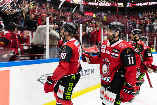 Malmö Redhawks Lance Bouma och Markus Lauridsen jublar