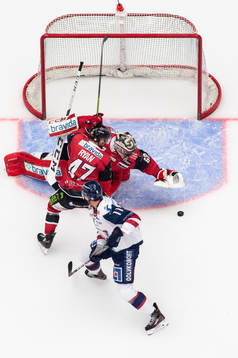 Malmö Redhawks målvakt Oscar Alsenfelt och Joakim Ryan
