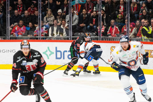 Örebros Robin Kovacsoch Växjös Juuso Vainio