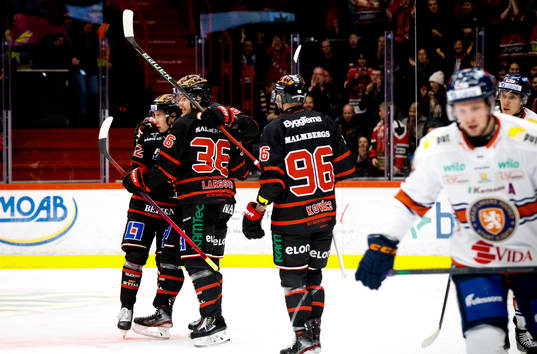 Örebros Emil Larsson jublar vid 1-0