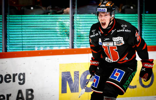 Örebros Linus Öberg jublar