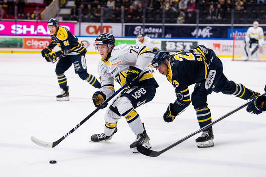 s Linus Fröberg och Södertäljes Albert Sjöberg