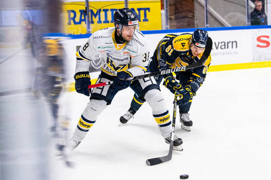 s Nichlas Torp och Södertäljes Emil Aronsson