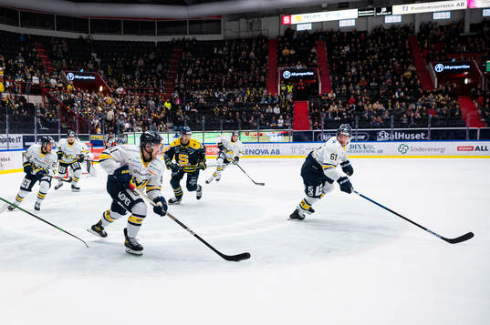 s Chad Billins och Tommi Huhtala