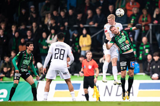 Östersunds Malcolm Stolt och Varbergs Luke le Roux