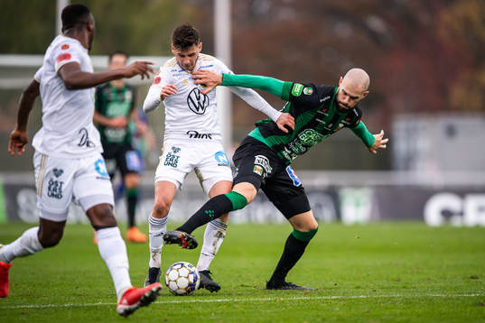 Östersunds Nikolas Dosis och Varbergs Robin Simovic