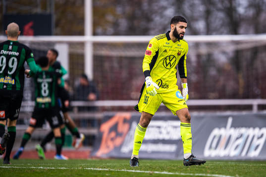 Östersunds målvakt Sixten Mohlin deppar