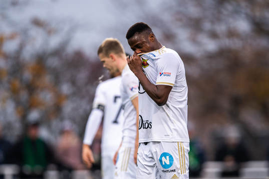 Östersunds Patrick Kpozo deppar
