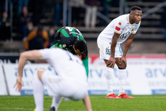 Östersunds Patrick Kpozo deppar