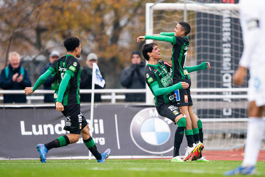 Varbergs Tashreeq Matthews jublar med Jean Carlos De Brito