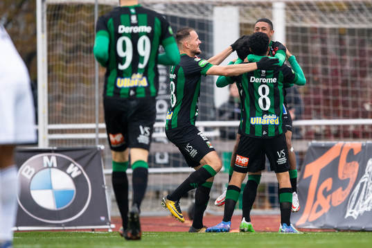 Varbergs spelare jublar