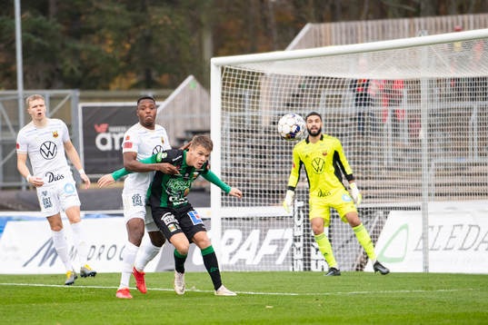 Östersunds Patrick Kpozo och Varbergs Victor Karlsson