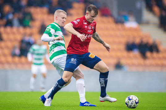 Västerås Simon Johansson och Örgrytes Jonathan Azulay