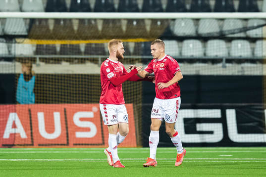 Kalmars Nils Fröling och Sebastian Ring jublar