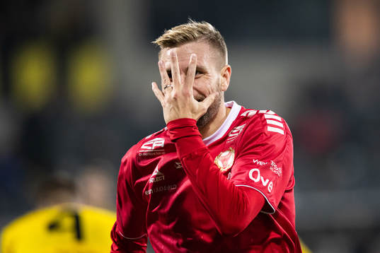 Kalmars Jonathan Ring jublar