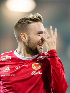 Kalmars Jonathan Ring jublar