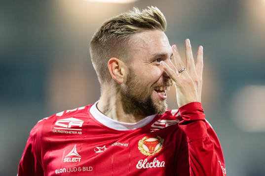 Kalmars Jonathan Ring jublar