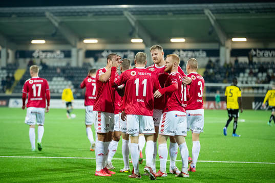 Kalmars Jonathan Ring jublar med lagkamrater