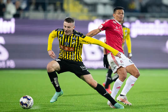 Häckens Patrik Wålemark och Kalmars Romario Pereira Sipiao