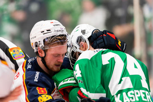 Djurgårdens Linus Arnesson och Rögles Marco Kasper