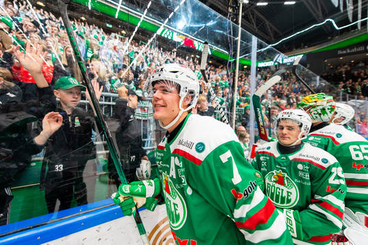 Rögles Erlend Lesund jublar med fansen