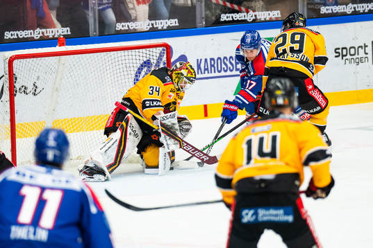Luleås målvakt Joel Lassinantti och Pontus Själin