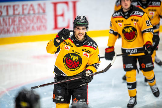 Luleås Konstantin Komarek jublar